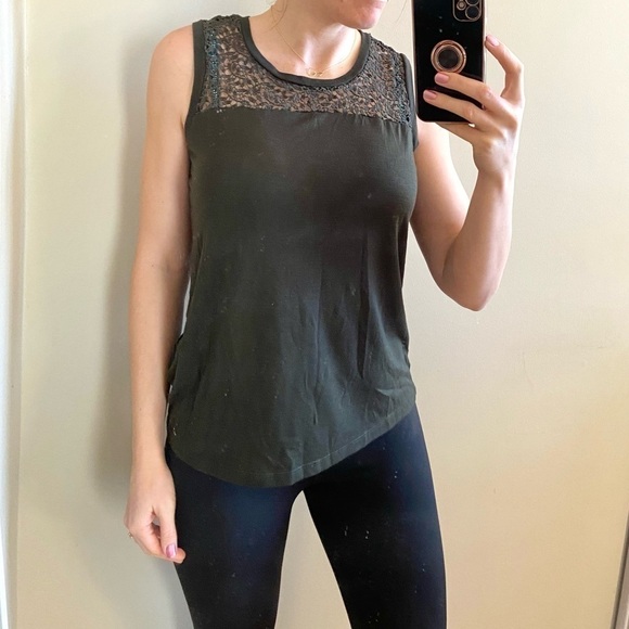 ⭐️2 FOR $20⭐️ Forest Green Tank with Crochet Details. Boho style. Medium - Picture 5 of 11